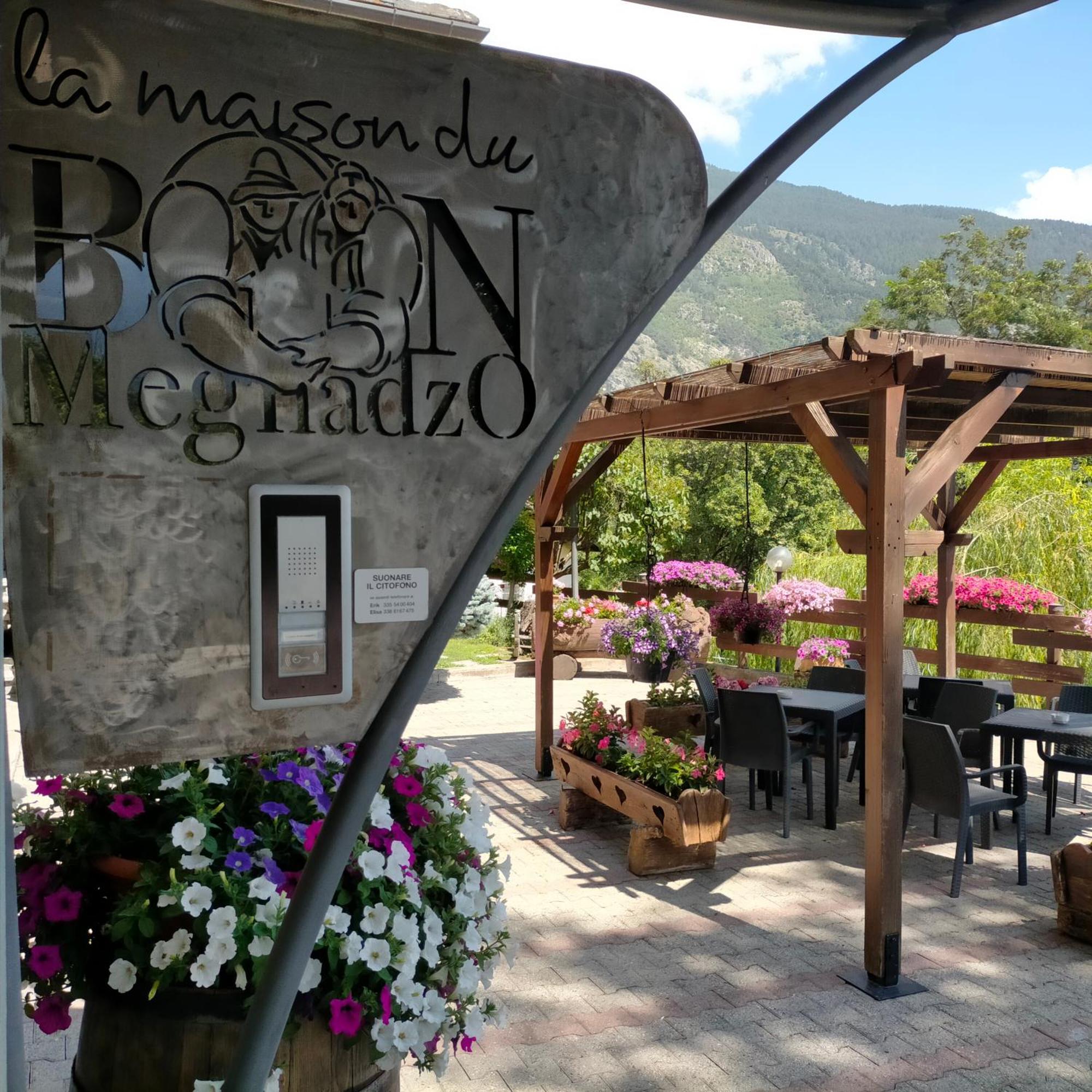 La Maison Du Bon Megnadzo Doues Buitenkant foto